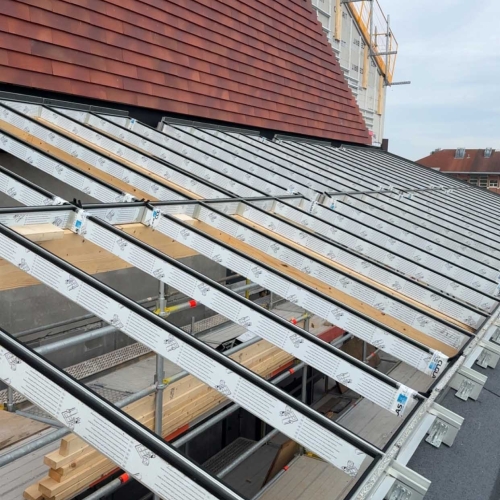 Forberedelse til montering af ovenlysvinduer på bygning i Fredericia – professionel konstruktion med stålkarm og tagarbejde