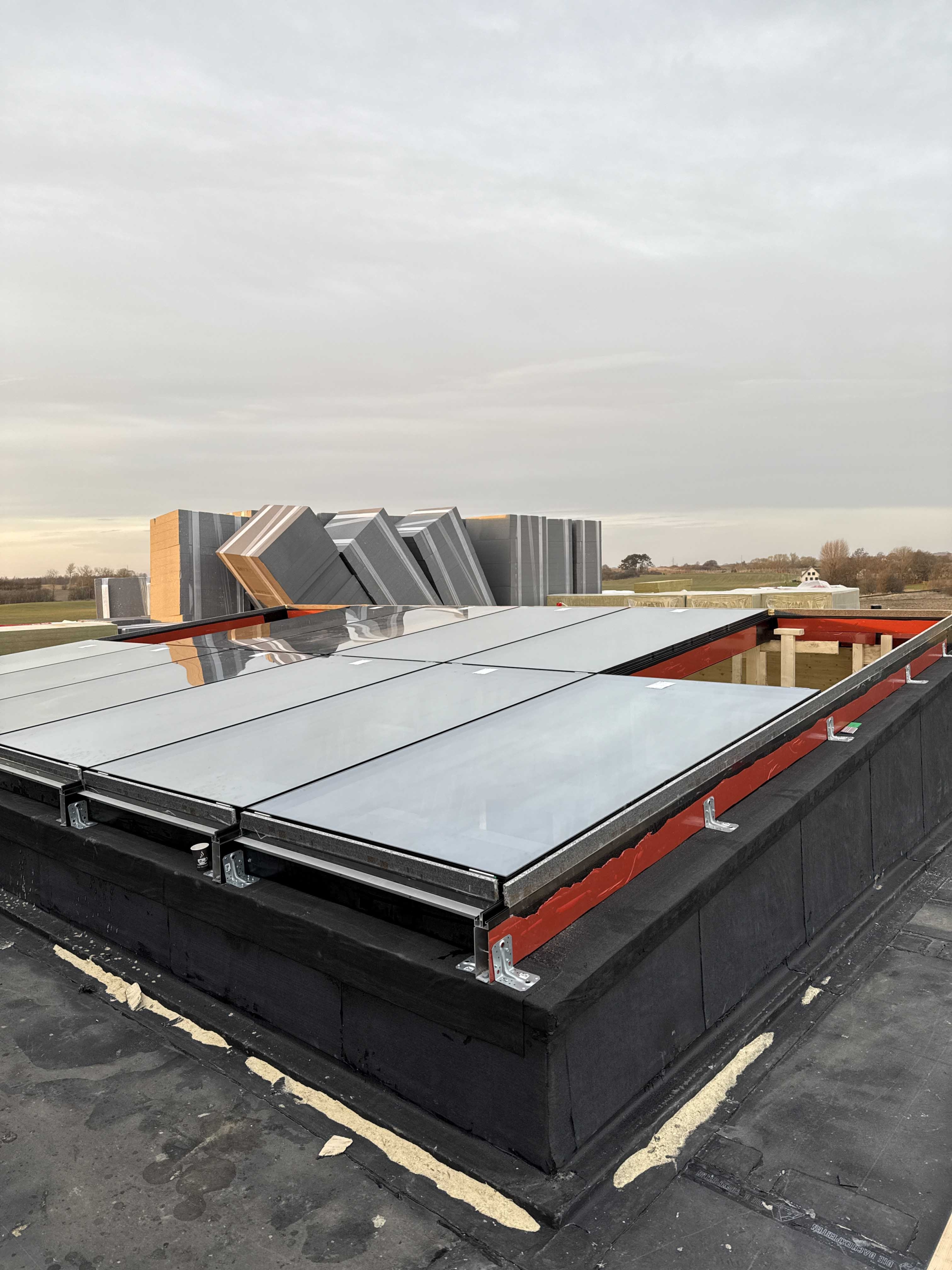 Montering af ovenlysvinduer i fladt tag i Kolding