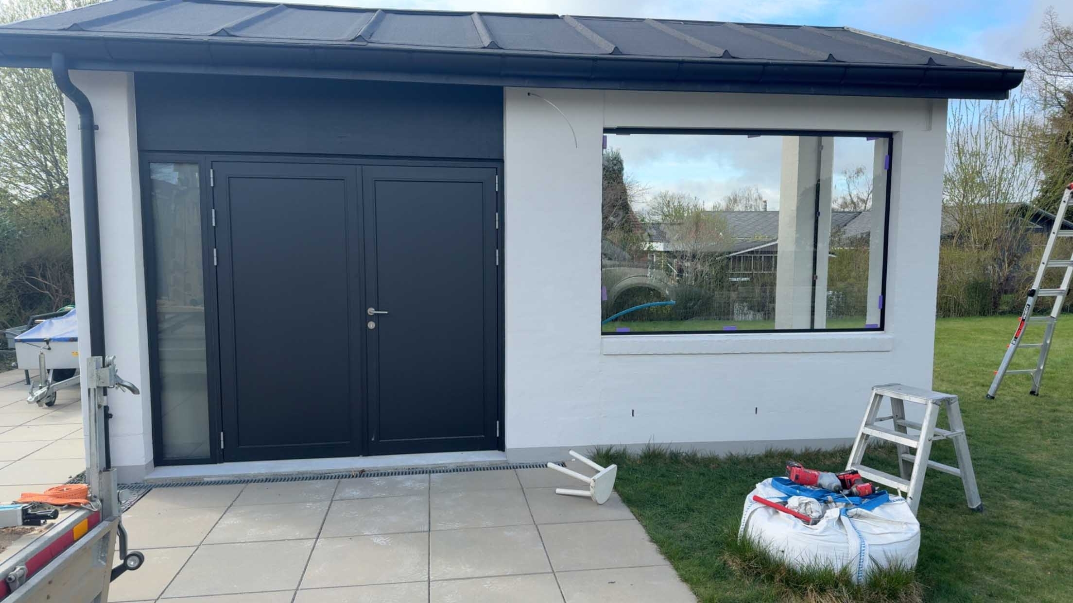 Udskiftning af sort dør og vindue ved privat bolig i Middelfart